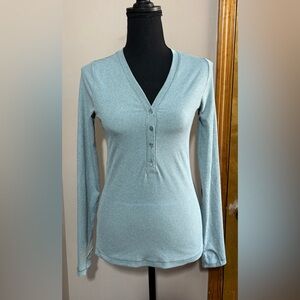 Athleta size XS Henley type long sleeve top. Teal green. Thumb holes. NWOT.
